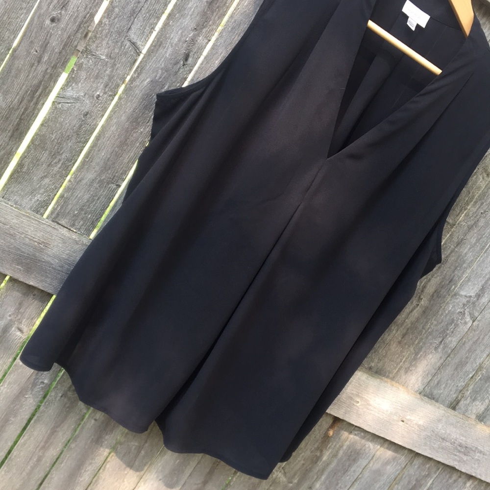 Sleeveless black work top Avenue 18/20